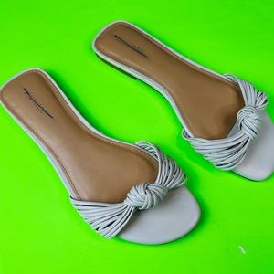 Express Women’s Beautiful Classic Knotted Slide Walking Sandals Size 9